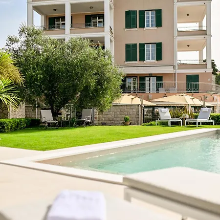 Hresc S 住宿加早餐酒店 4*