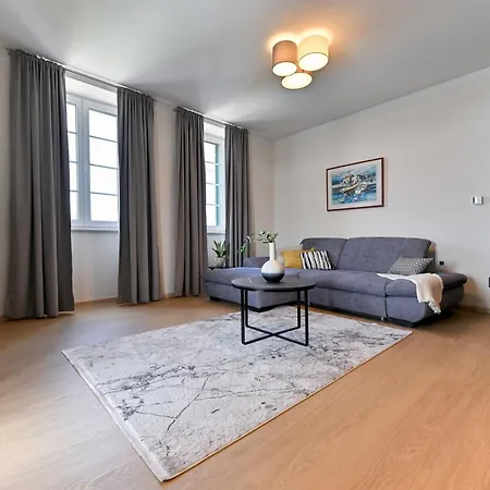 Hresc S 住宿加早餐酒店 扎达尔