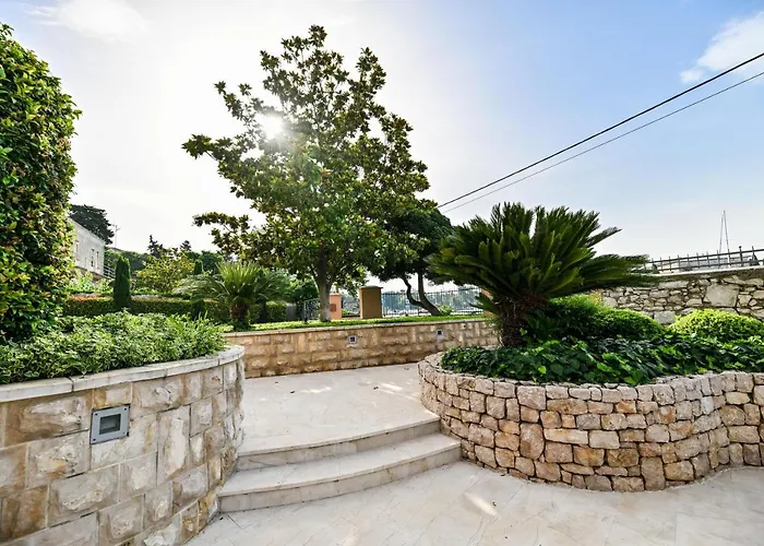 Hresc S Bed and Breakfast 4*