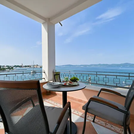 לינה וארוחת בוקר Hresc S