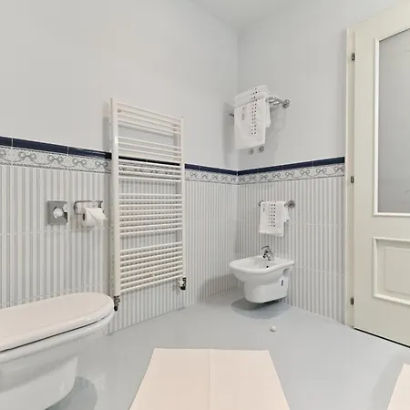 לינה וארוחת בוקר Hresc S