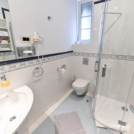 Hresc S Bed & Breakfast 4*