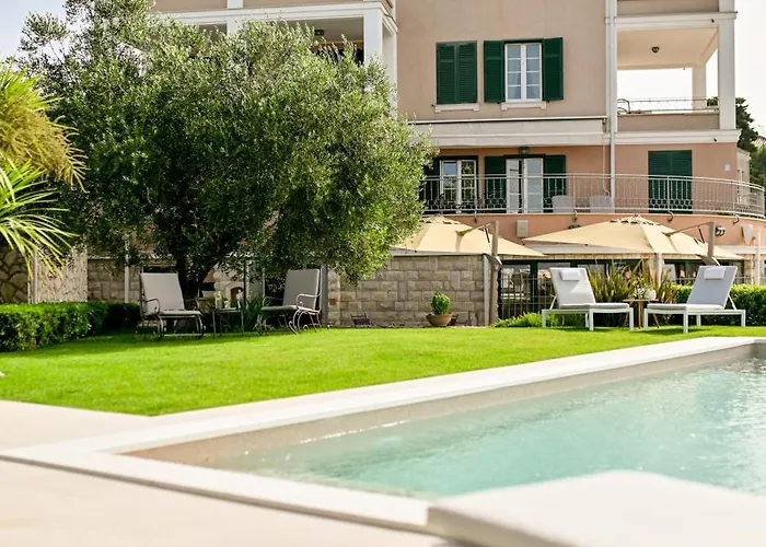 Hresc S Couette-café 4*